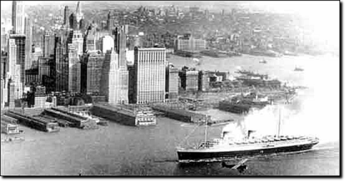 Il Rex, prima e unica nave italiana a conquistare il Blue Riband, entra nel porto di New York City il 16 agosto del 1933.