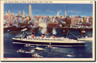 !936. La Queen Mary entra nel porto di New York. Cartolina di produzione americana di tipo linen.
