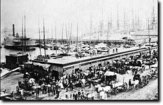 Il Pier 17 e il mercato generale di Fulton, circa 1880. Courtesy of Library of Congress HAER NY,31-NEYO,145A-10.